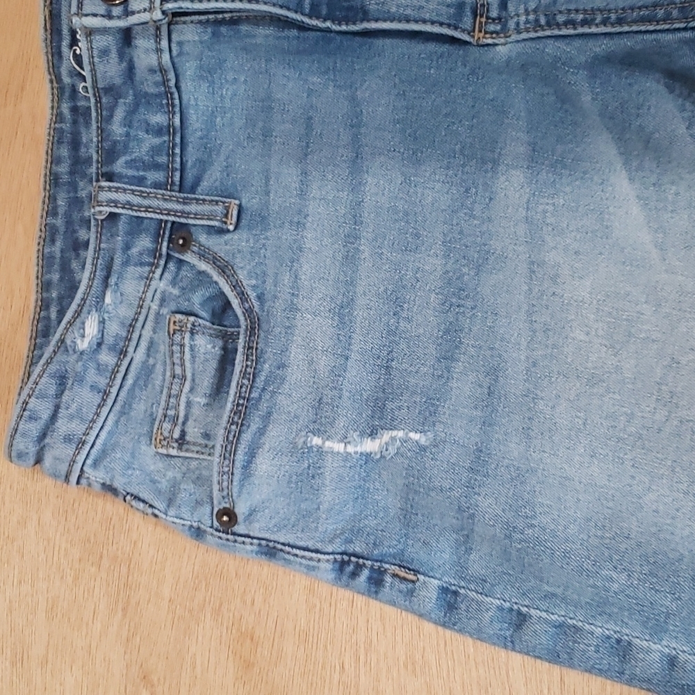 Universal Thread Fringed Distressed Highrise Shor… - image 3